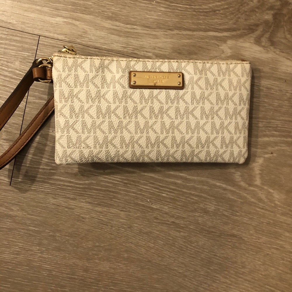 Michael Kors Wallet with removable wristlet
